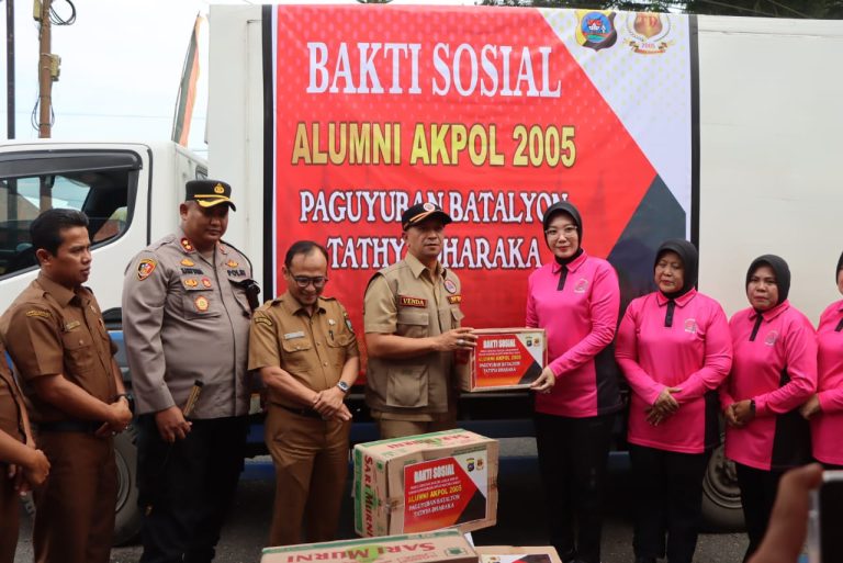 Alumni Akpol 2005 Serahkan Bantuan untuk Korban Banjir Bandang di Padang Panjang ,Tanah Datar dan Kabupaten agam.