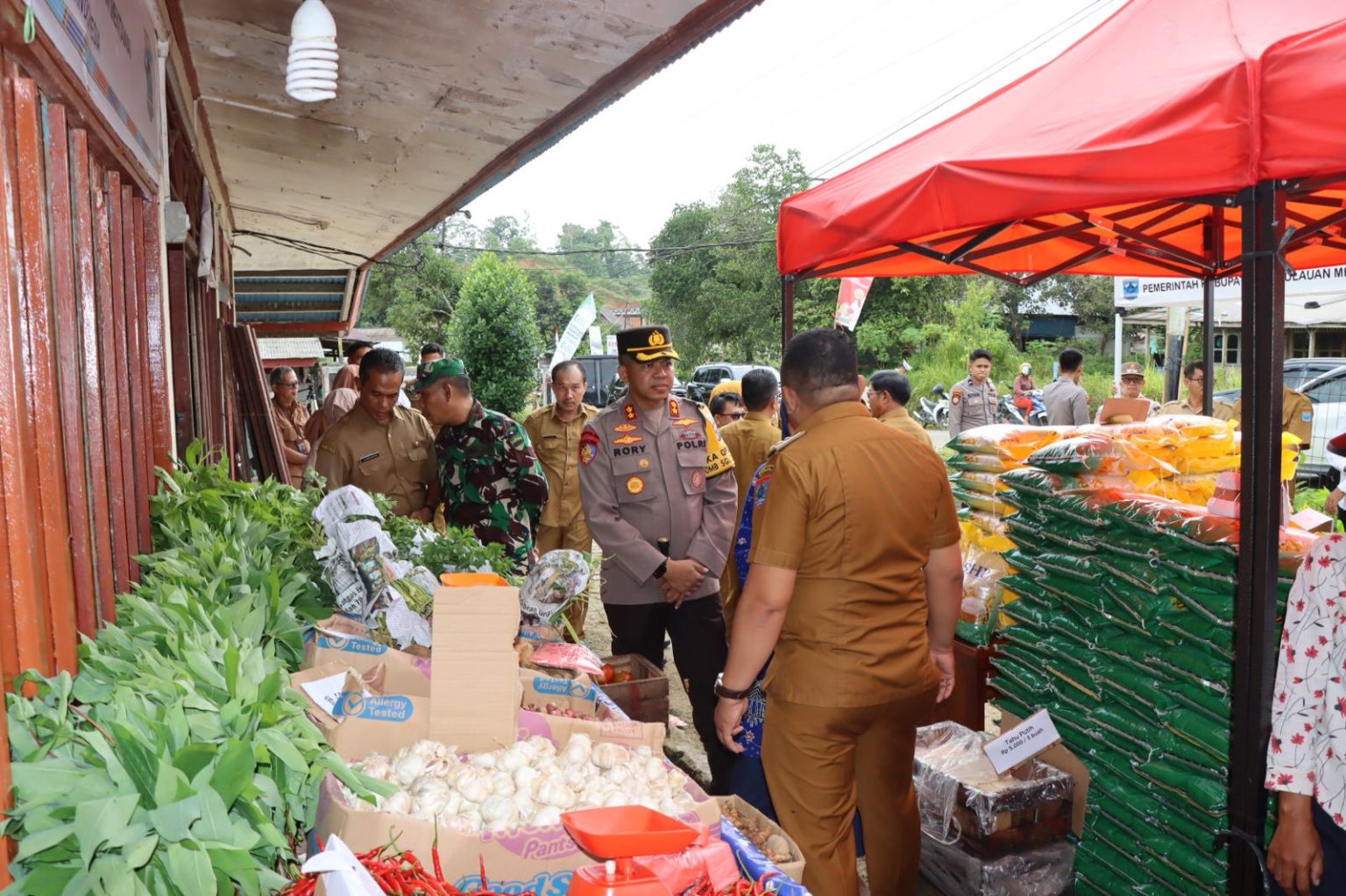 Kapolres Kep Mentawai Pastikan Gerakan Pangan Murah tepat Sasaran kepada Masyarakat yang membutuhkan