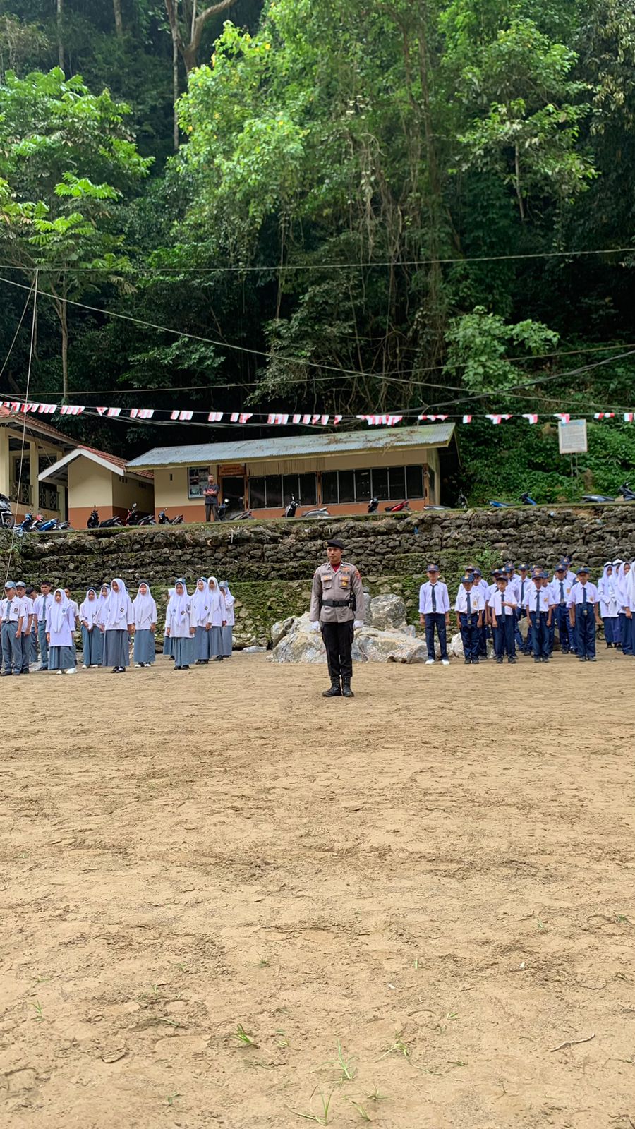 HUT RI ke 79 di Nagari Silokek, Bripda Fadhila Ramadhan dipercaya menjadi Komandan Upacara