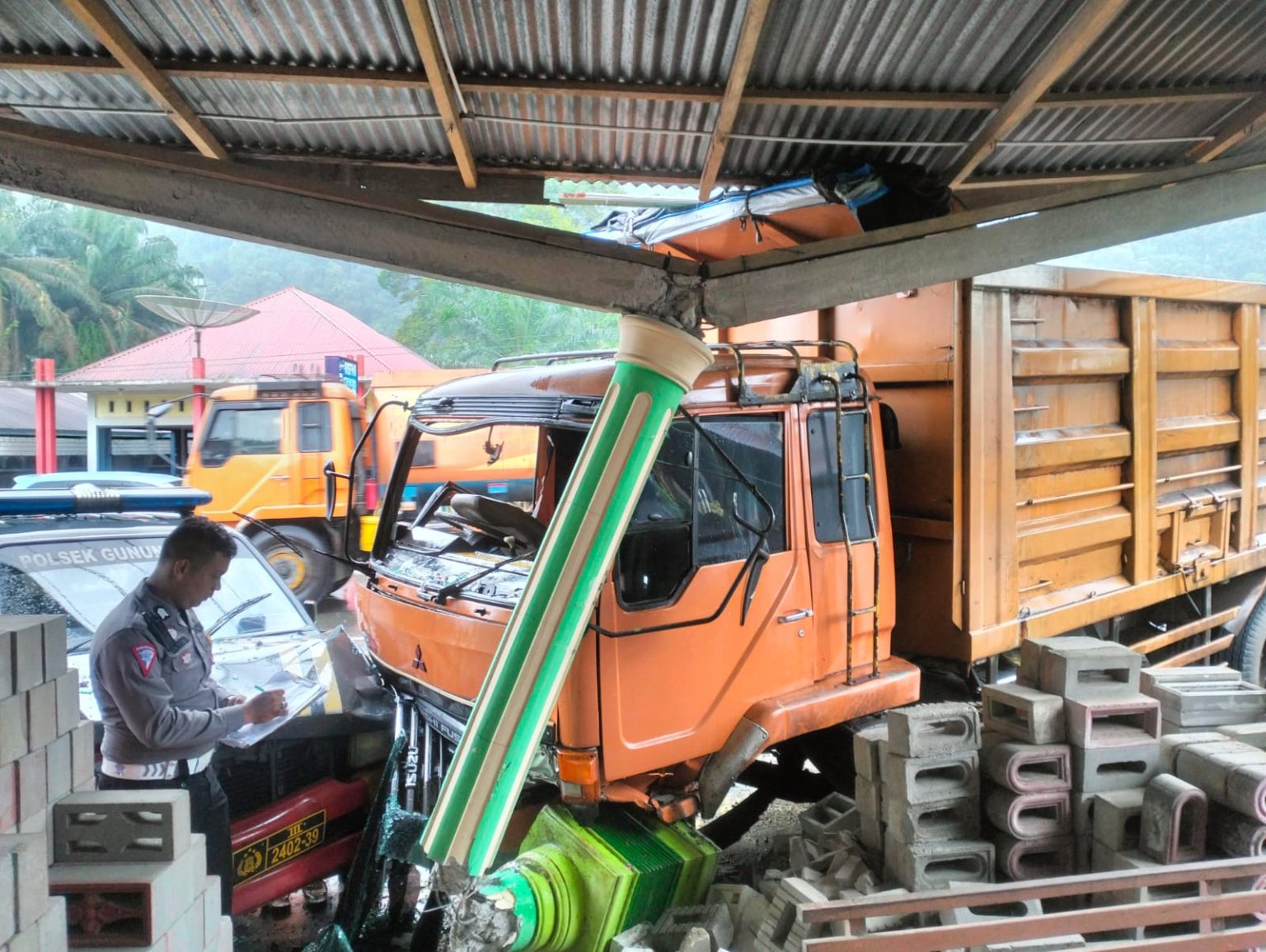 Kecelakaan Beruntun Terjadi di Jalan Lintas Nagari Muara Kiawai Pasaman Barat, Tiga Korban Alami Luka-Luka