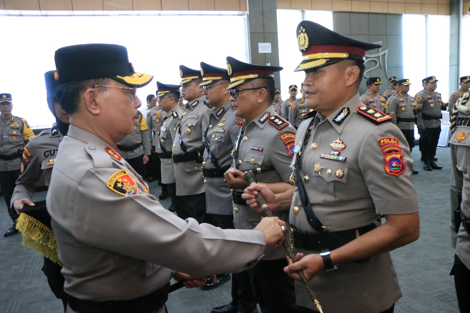 Kapolda Sumbar Pimpin Sertijab Karo SDM, Kapolres Tanah Datar, dan Kapolres Pesisir Selatan