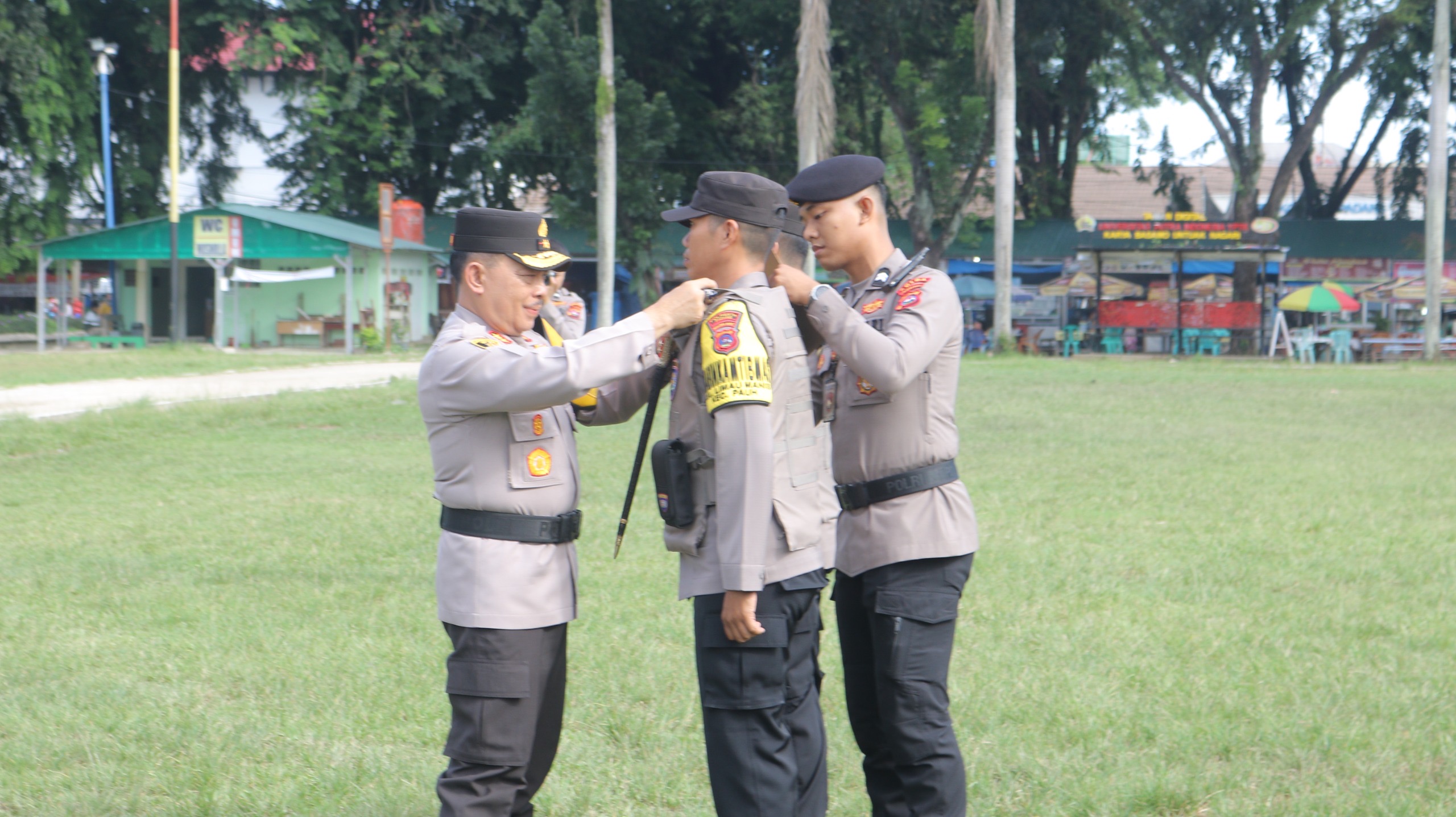 Polda Sumbar Gelar Apel Bhabinkamtibmas Dalam Rangka Pilkada Serentak Badunsanak Tahun 2024 di  Provinsi Sumatera Barat