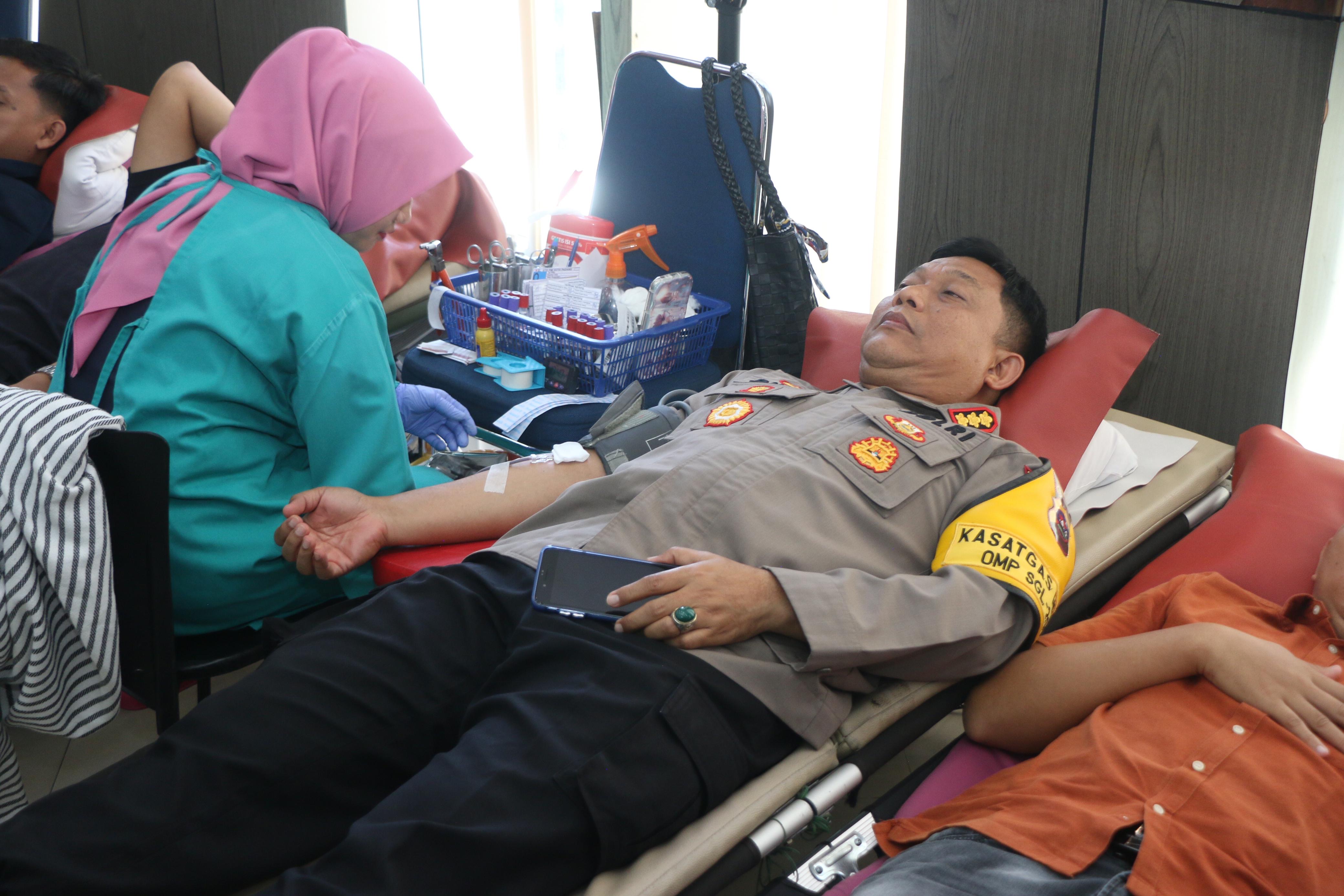 Polda Sumbar Gelar Donor Darah Serentak Dalam Rangka Memperingati hari jadi Humas Polri Ke- 73