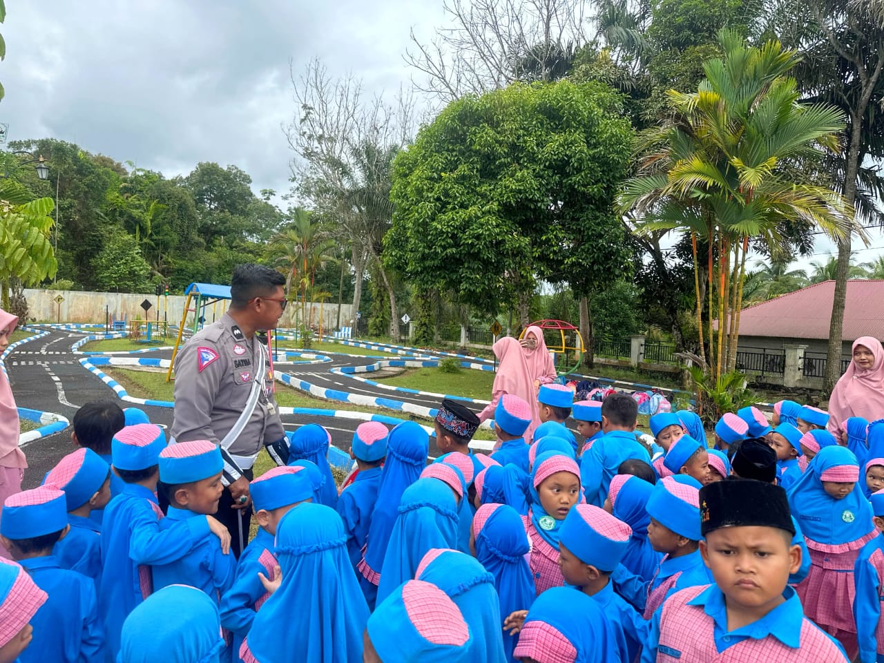 Polres Dharmasraya Terima Kunjungan Outing Class RA Adz Dzikra Isyaharul Janah